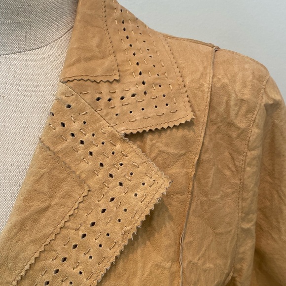 Wilson’s Leather Womens Tan Textured Leather w Die Cut Pattern Border Blazer/ XL - Picture 3 of 15